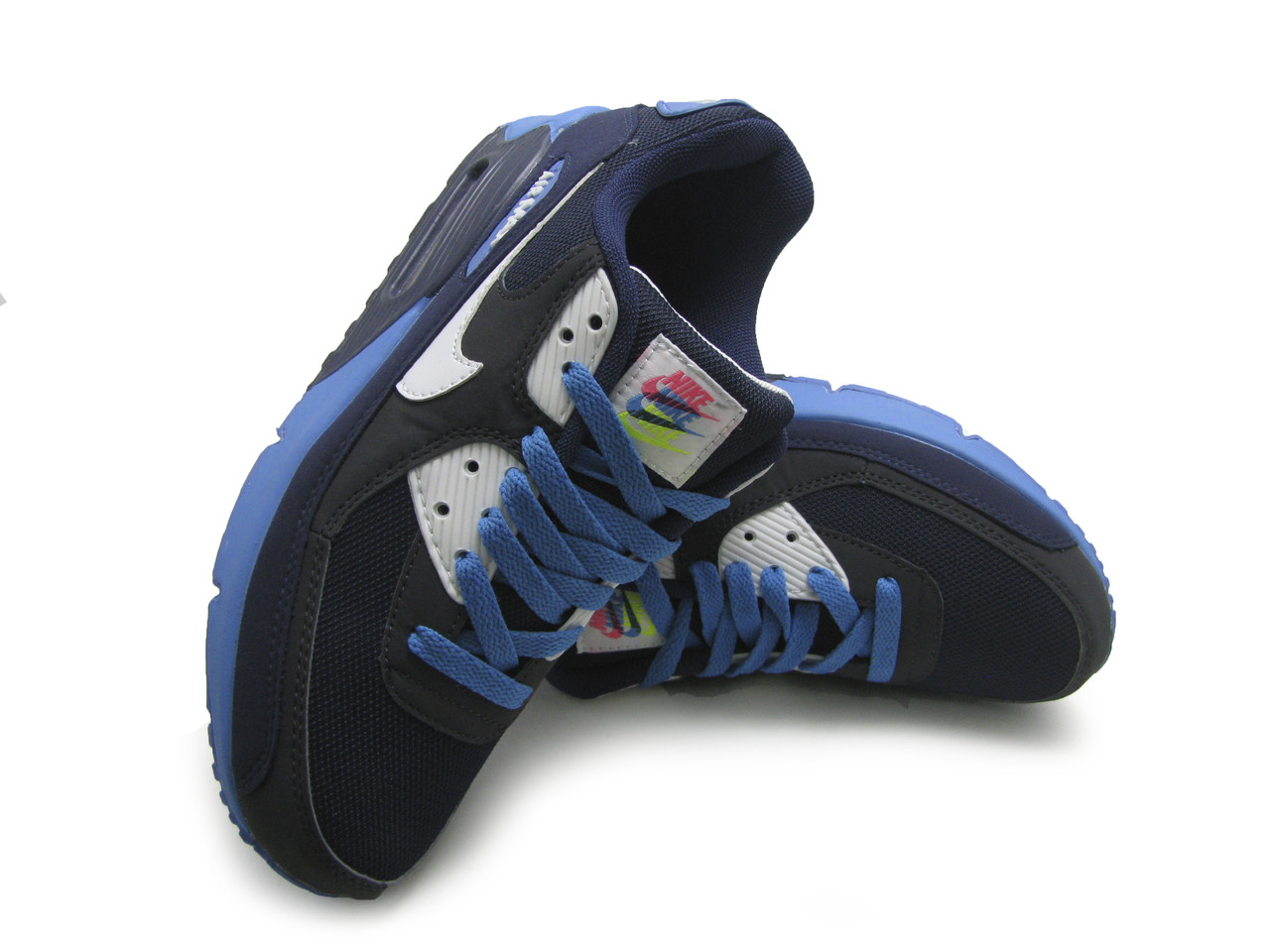 Кроссовки мужские Nike Essential