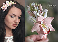 Обруч с тропическими цветами "Персиковая орхидея с розами и бутонами"