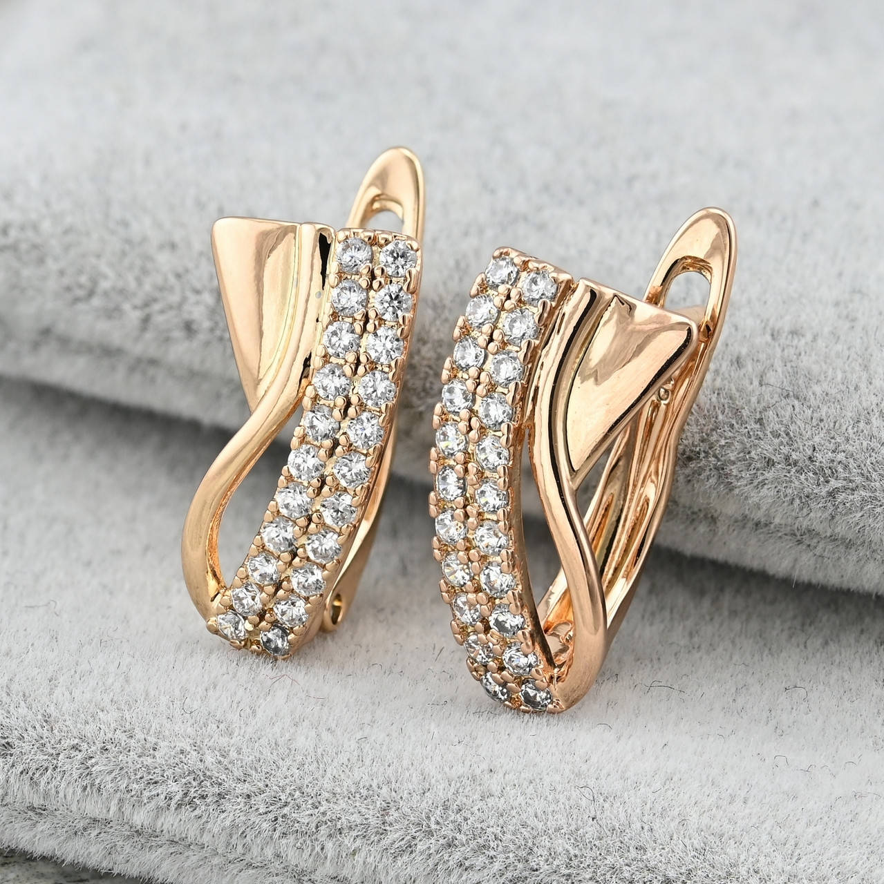 

Серьги 35807 размер 16х8 мм белые фианиты вес 2.2 г позолота 18К