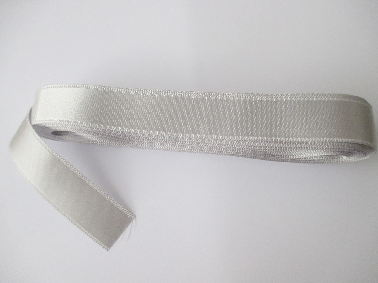 Стрічка атласна GÜL (Гюль) двостороння 2 см ( 10 метрів) світло-сіра G-800