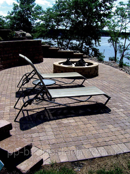 Практичне і елегантне оформлення тротуарних доріжок Практичне і елегантне оформлення тротуарних доріжок