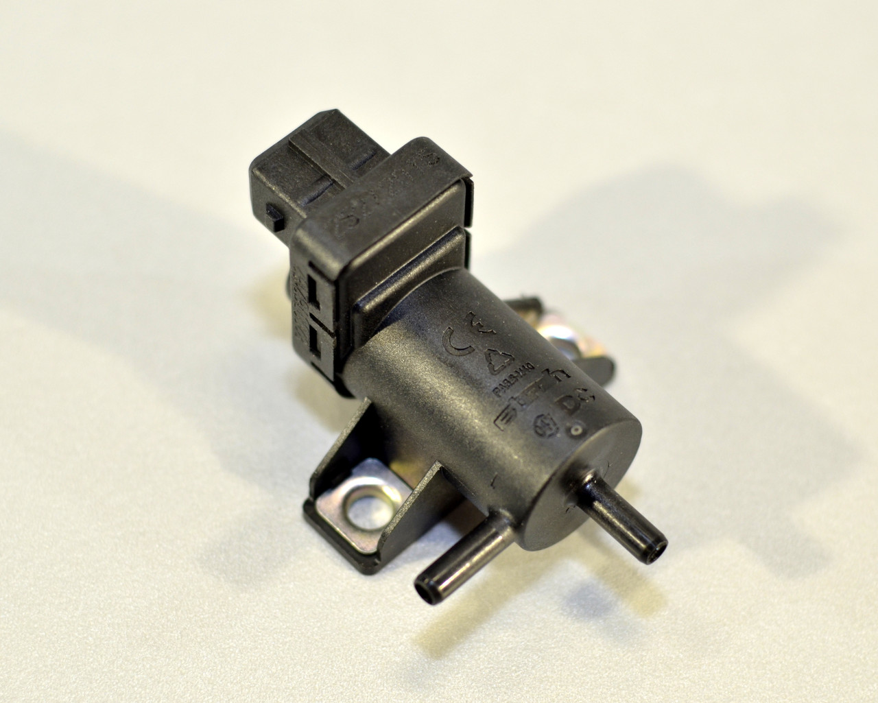 Клапан управління турбіни на Renault Dokker 2012-> 1.5 dCi — Renault (Оригінал) - 8200762162, фото 1