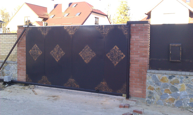 Відкатні автоматичні ворота з приводом FAAC 741 Фасадні в'їзні ворота з автоматикою у Києві, Луцьку, Одесі