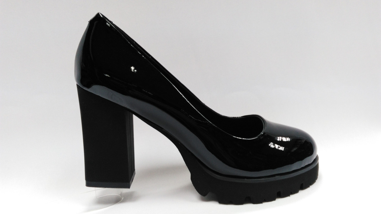 Шкіряні чорні лакові туфлі Erisses. Великі розміри ( 40 - 43).