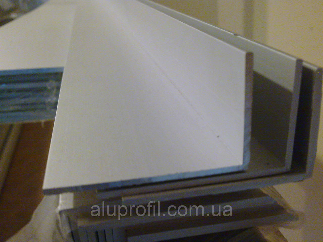 Алюмінієвий профіль — кутник алюмінієвий 50х30х2 AS