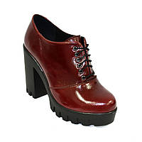 Женски кожаные туфли на тракторной подошве, на шнуровке. Бордовый цвет