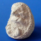 Статуетка Їжак середній лапки на животі s01001-05