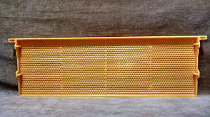 Рамка для бджіл із пластиковою вощиною, суцільна 145 мм
