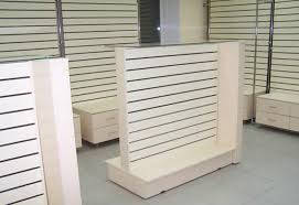 Стелаж з экономпанелью і стенди