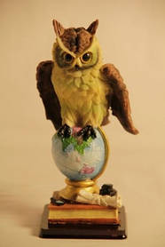 Статуетка сова на глобусі 091205B