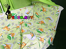 Постільний набір в дитяче ліжечко (8 предметів) Premium "Ведмедики соти" зелений