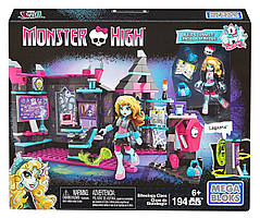Конструктор Mega Bloks Monster High клас з лагуном Блю