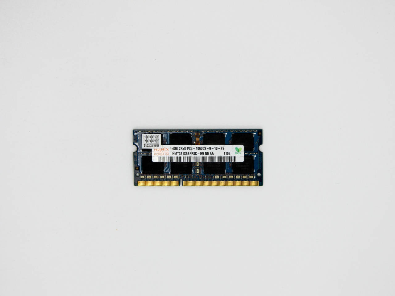 

Оперативная память SK Hynix SODIMM 4Gb DDR3 1333MHz PC3-10600 CL9 (HMT351S6BFR8C-H9) Б/у