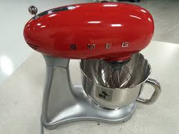 Планетакрный міксер - кухонний комбайн Smeg SMF01RDEU