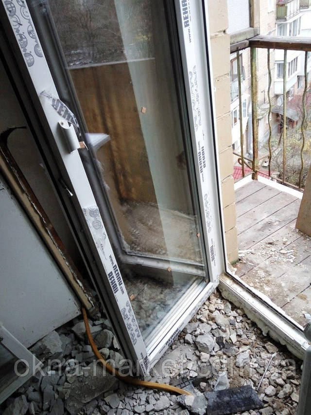 Двері металопластикові балконні Rehau - компанія Двері металопластикові балконні Рехау