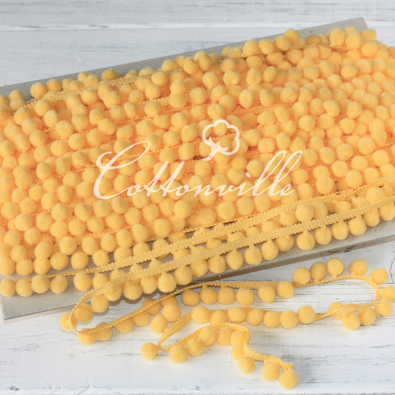 Тасьма з помпонами 10 мм НЕЖНО-ОРАНЖЕВА