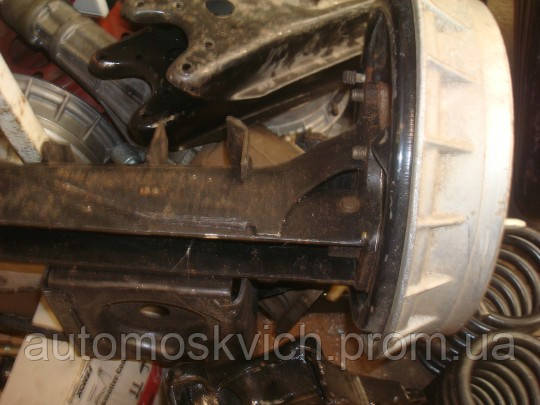 Балка задня в зборі Москвич 2141