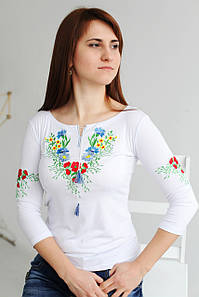 Гармонійна жіноча вишита футболка з вишитими квітами Волошки З-4