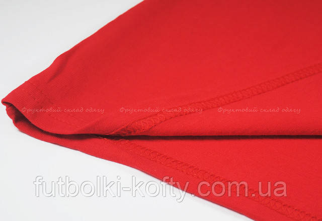 Червона жіноча футболка з V-подібним вирізом