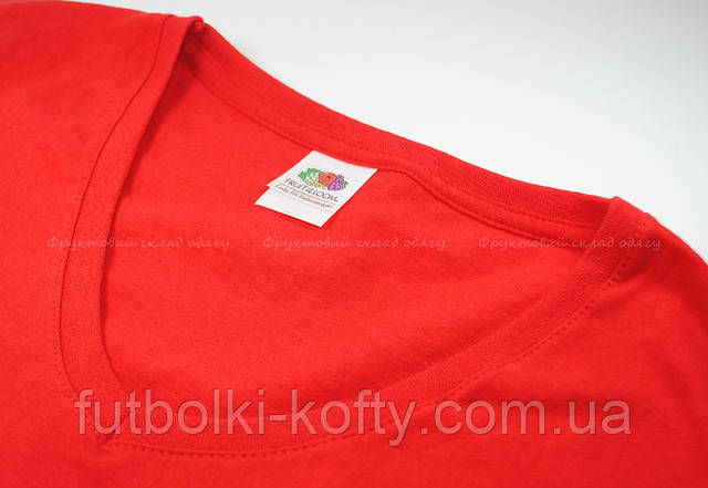 Червона жіноча футболка з V-подібним вирізом