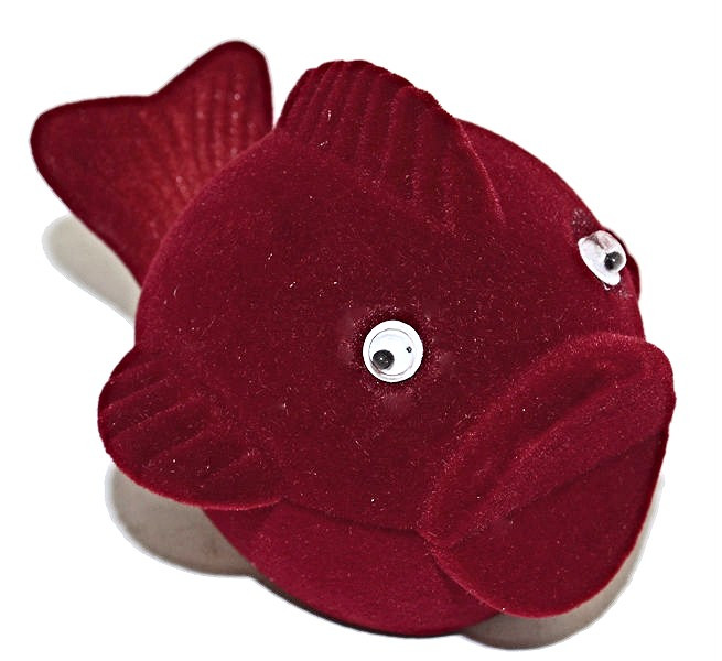 Оксамитова коробочка для кільця "рибка" бордового кольору. Довжина: 6 см. Ширина: 6 см.