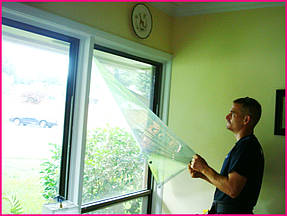 
Воздушная подушка между холодным стеклом окна и плёнкой без дополнительного обогрева повышает температуру в помещении на 2-5°С.