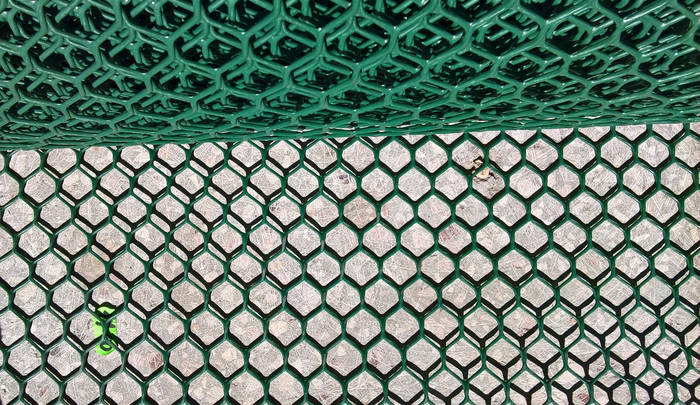 Сетка заборная пластиковая СОТИ (рулон 1 м*30 м, ячейка 2*2 см, вес10 ...