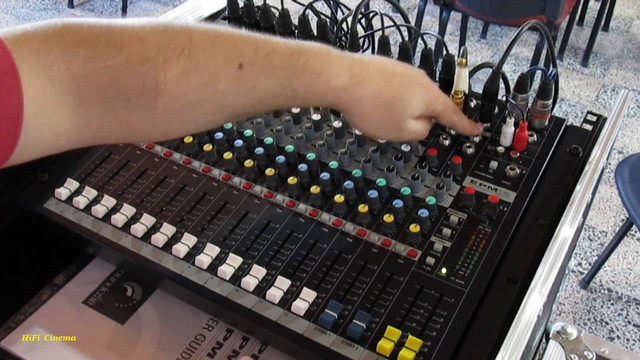 Soundcraft EPM12 - Аналоговый микшерный пульт