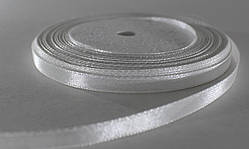 Стрічка атласна. Колір білий. Ширина — 0,6 см, довжина — 23 м