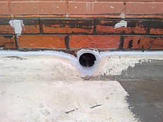 Нанесли мастику "Гипердесмо" на места примыкания