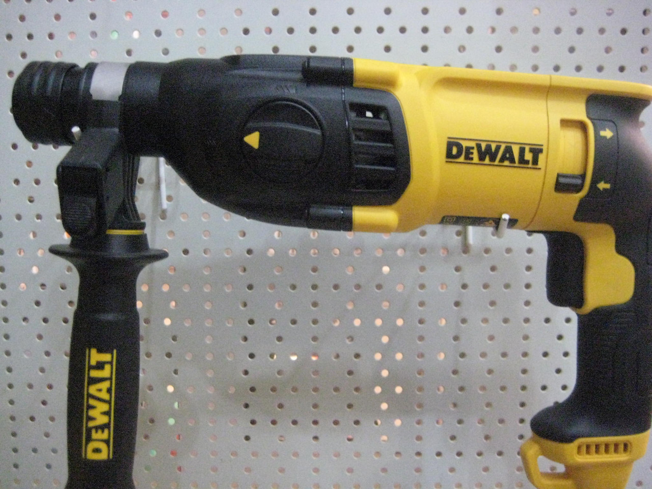 Перфоратор прямий електричний монтажний SDS-plus DeWALT 25133K