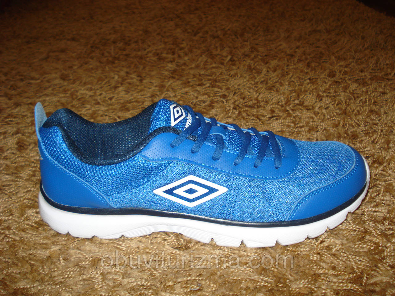 Класні легкі кросівки Umbro (41)