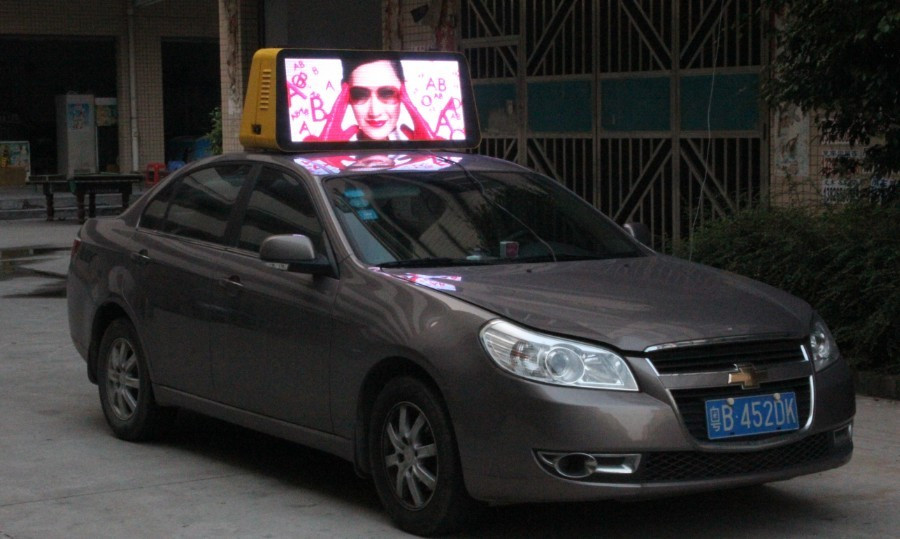 Светодиодная видеореклама для элитного такси, загрузка медиа-контента через 3G - фото 3 - id-p85636403