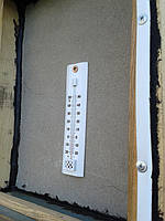 Испытания плёнки в условиях эксплуатации. Наша плёнка постоянно, годами находится на улице: летом на солнце, зимой на морозе. Испытания показали - наша плёнка солнечных лучей не боится. Главное надёжно её закрепить!!!