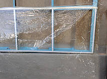 Термоусадочная пленка сокращается под воздействием температуры и натягивается на каркасе. 
Обрабатываем её горячим воздухом, в результате плёнка сокращается, становится отличной основой для обоев. 


 