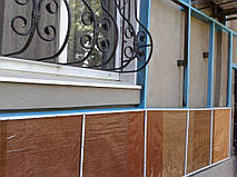 Наклеенные на одну стену фотообои помогут придать им оригинальность и стильность. Такое покрытие экологически чистое и имеет высокое качество. Наклеить фотообои сможет любой человек.