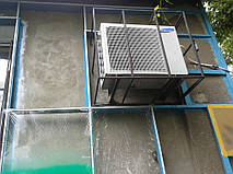 Водостойкость. Слой резиновой краски полностью защищает обрабатываемую поверхность от разрушающего воздействия влаги.