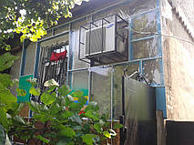 Наносить резиновую краску положено тонкими слоями в несколько приёмов. Каждый слой по очереди, после абсолютного высыхания предыдущего (около 2 часов). Всего обычно требуется 2 или 3 слоя. 