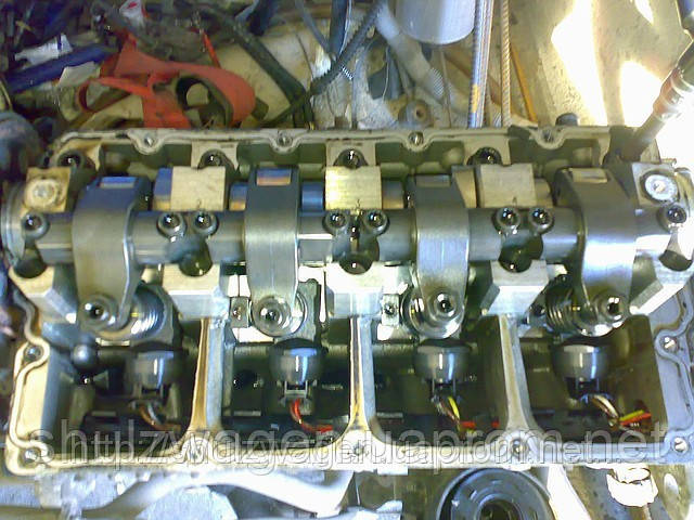 Головка двигуна на VW Caddy 2004-2010 г.