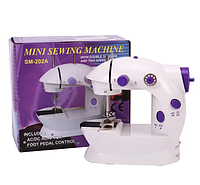 Швейная мини машинка Mini Sewing Machine SM-202A 4 в 1 портативная домашняя машинка для шитья, от сети / батареек / педали