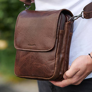 Сумка с клапаном через плечо из гладкой кожи коричневая Tiding Bag TD-81020