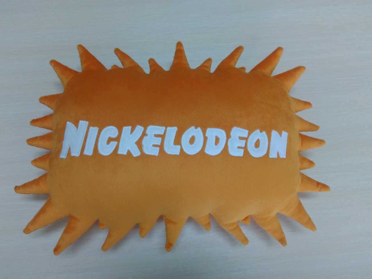 Декоративна подушка з логотипом телеканалу Nickelodeon Нікеледеон ручної роботи, фото 1