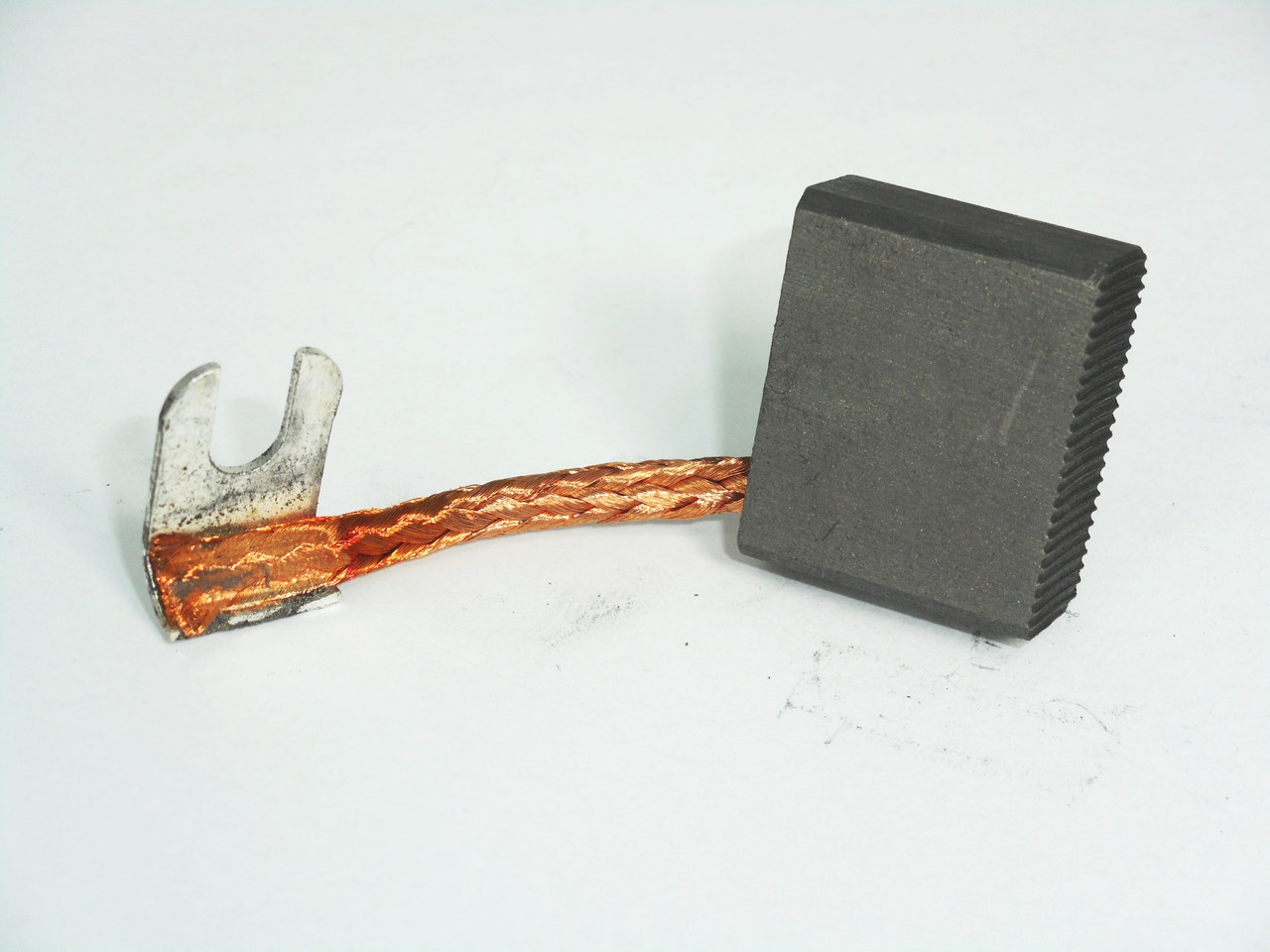 Щітка вугільна для двигуна(одна) BT 161611