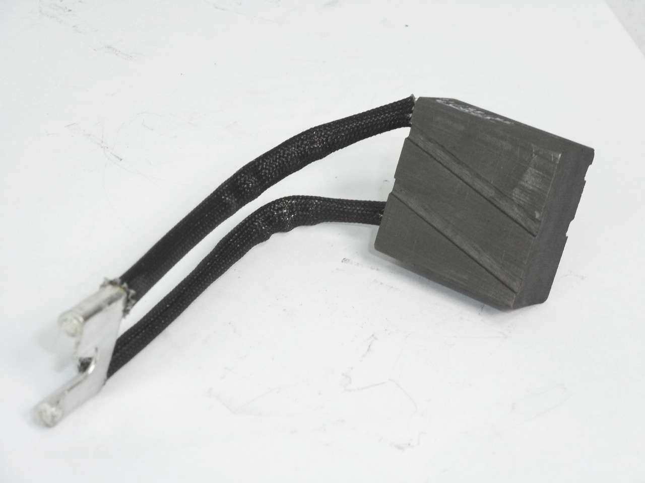 Щітка вугільна для двигуна(одна) Linde 0039718101