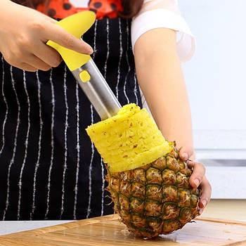 Пристосування для чищення ананаса кільцями, ніж для нарізання ананаса