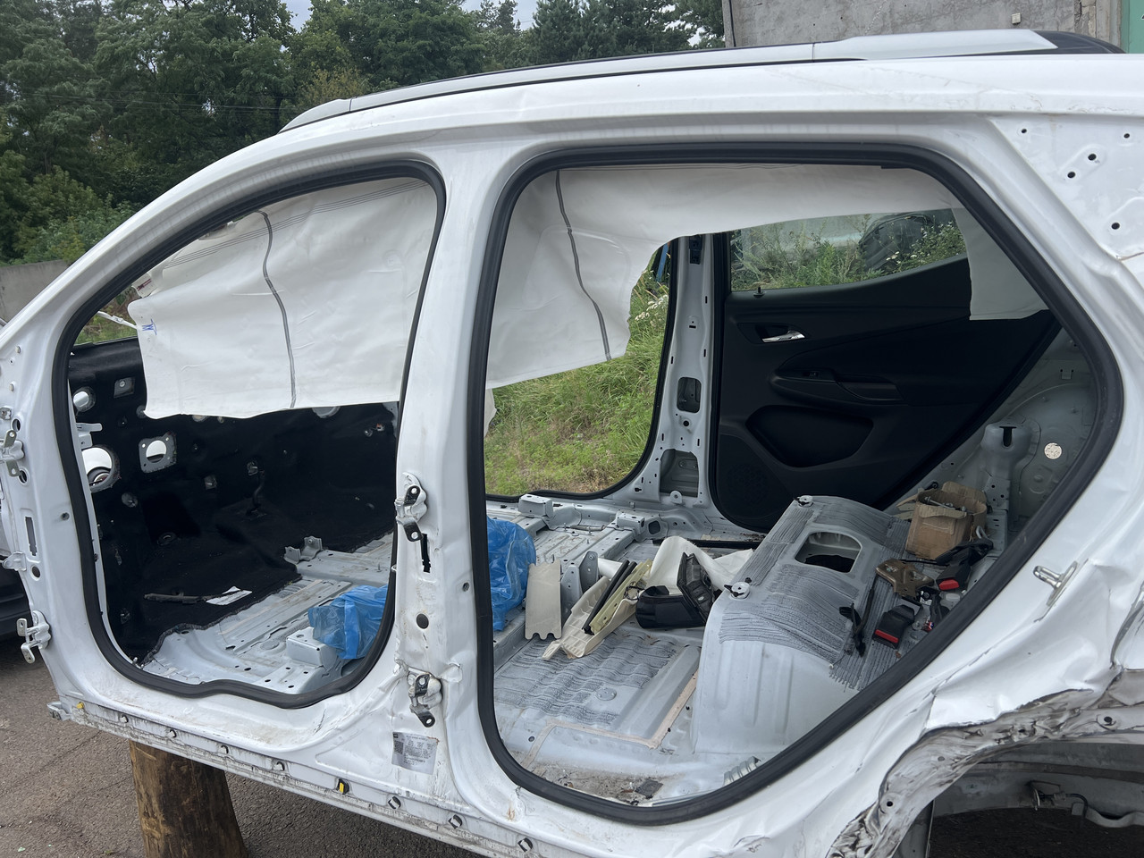 Уплотнювач / ущільнювач дверей передній і задній Chevrolet Bolt EUV 2022 42776104, 42776105 оригінальні деталі салону - фото 1 - id-p3191198734