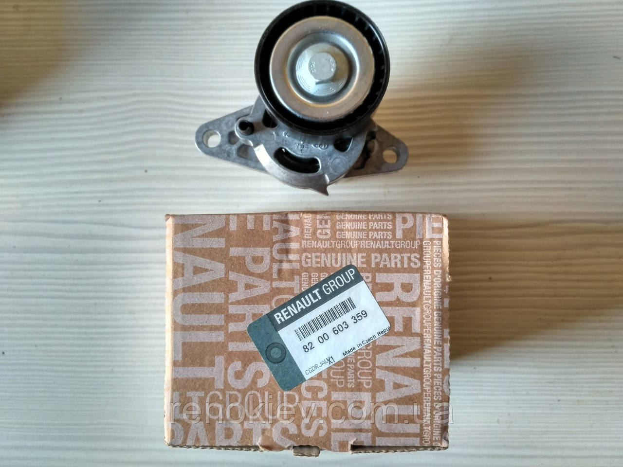 Натяжний ролик полікліновий ремінь Renault Kango 1.4 1.6 16 V (8200603359)