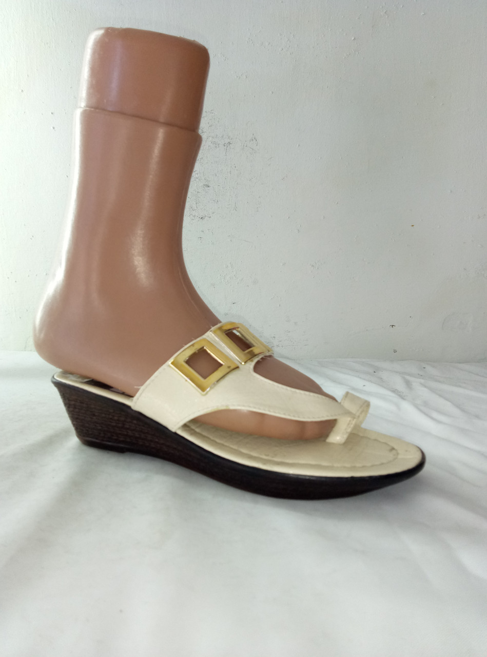 Шльопанці жіночі MONLA