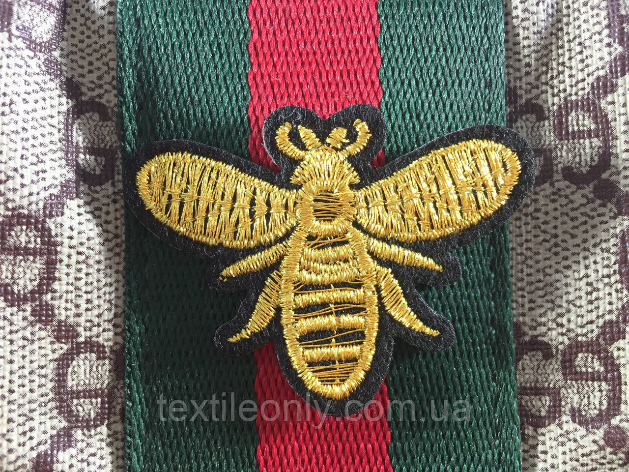 Нашивка бджола 52х40 мм
