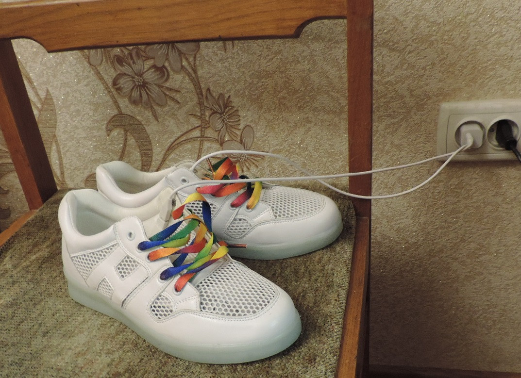 Светящиеся детские кроссовки. LED кроссовки с зарядкой от USB, ЭКО кожа. - фото 6 - id-p526229433